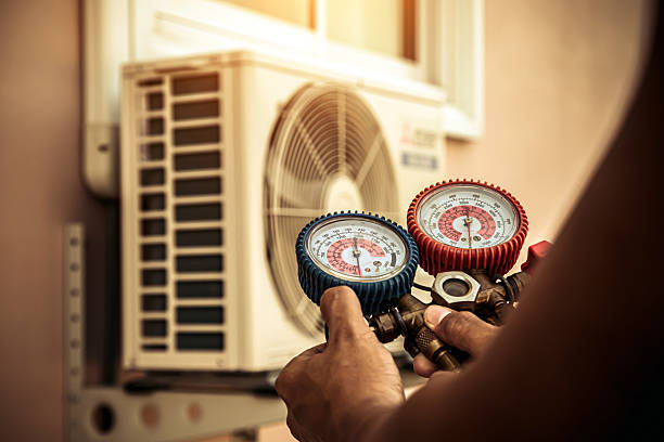 Professional Hvac technician working in Benton Harbor, MI